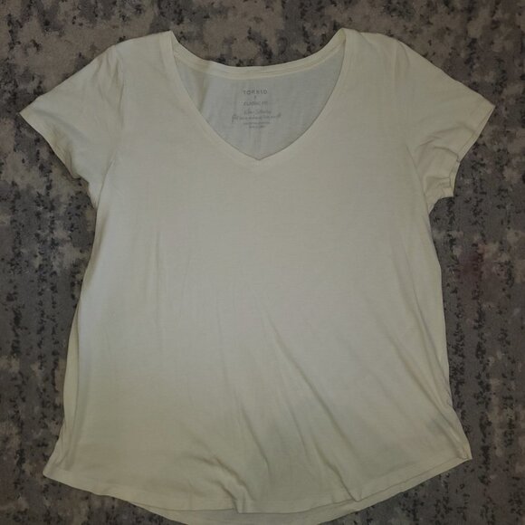 Torrid Premium White Classic-Fit V Neck T-Shirt Size 2 - Picture 1 of 9